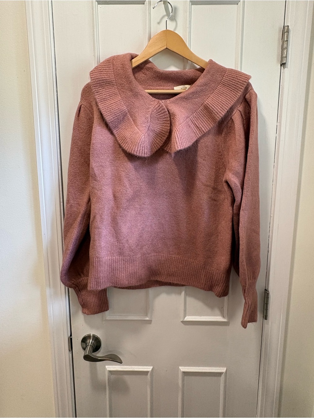 entro Rose-Pink Ruffled Collar Turtleneck Sweater